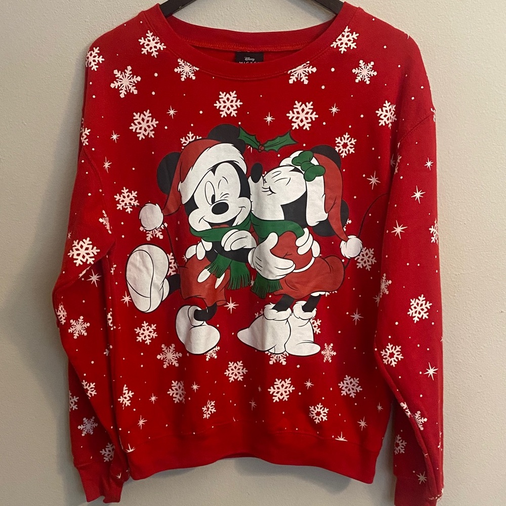 Disney Ladies Snowflake Red Crew Sweatshirt Minnie Kissing Mickey Christmas. M